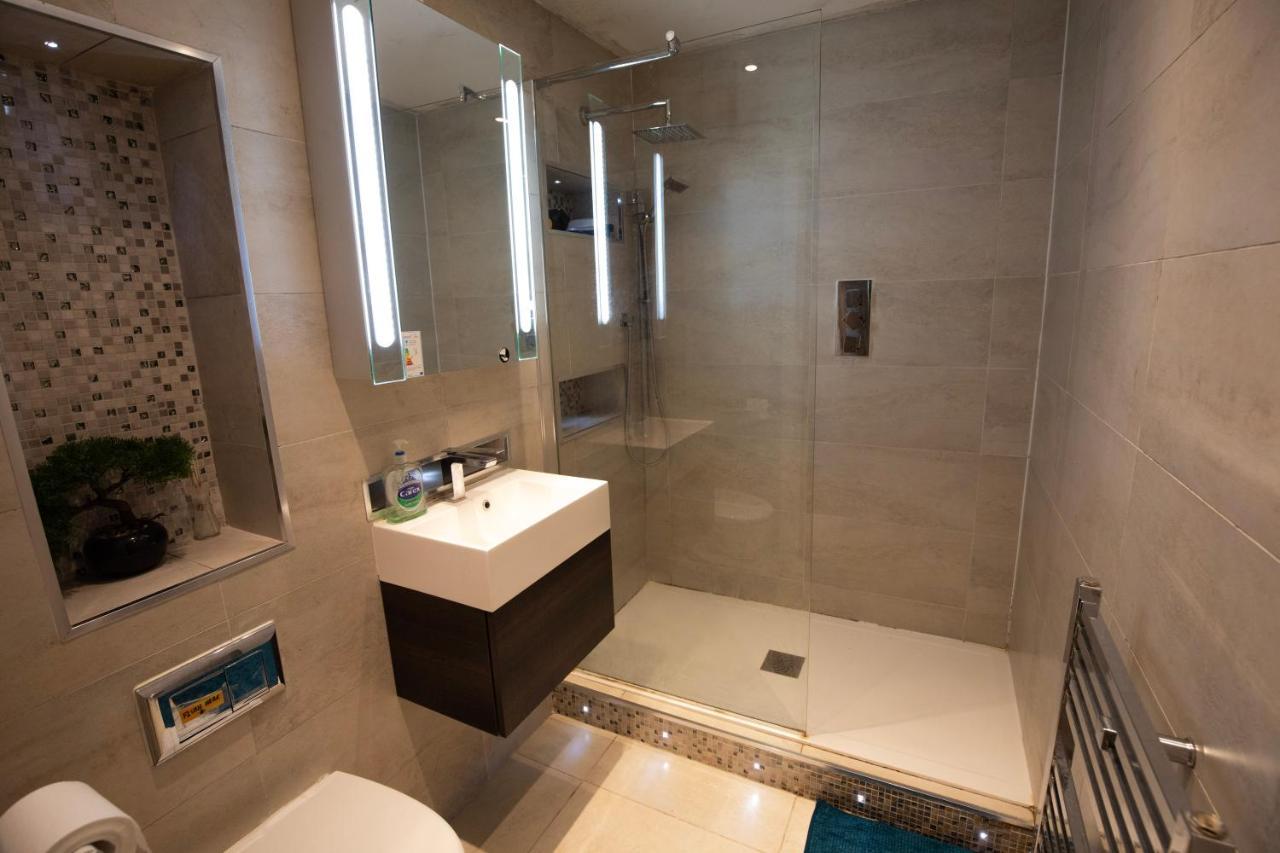 London Luxury Holiday Home B Экстерьер фото