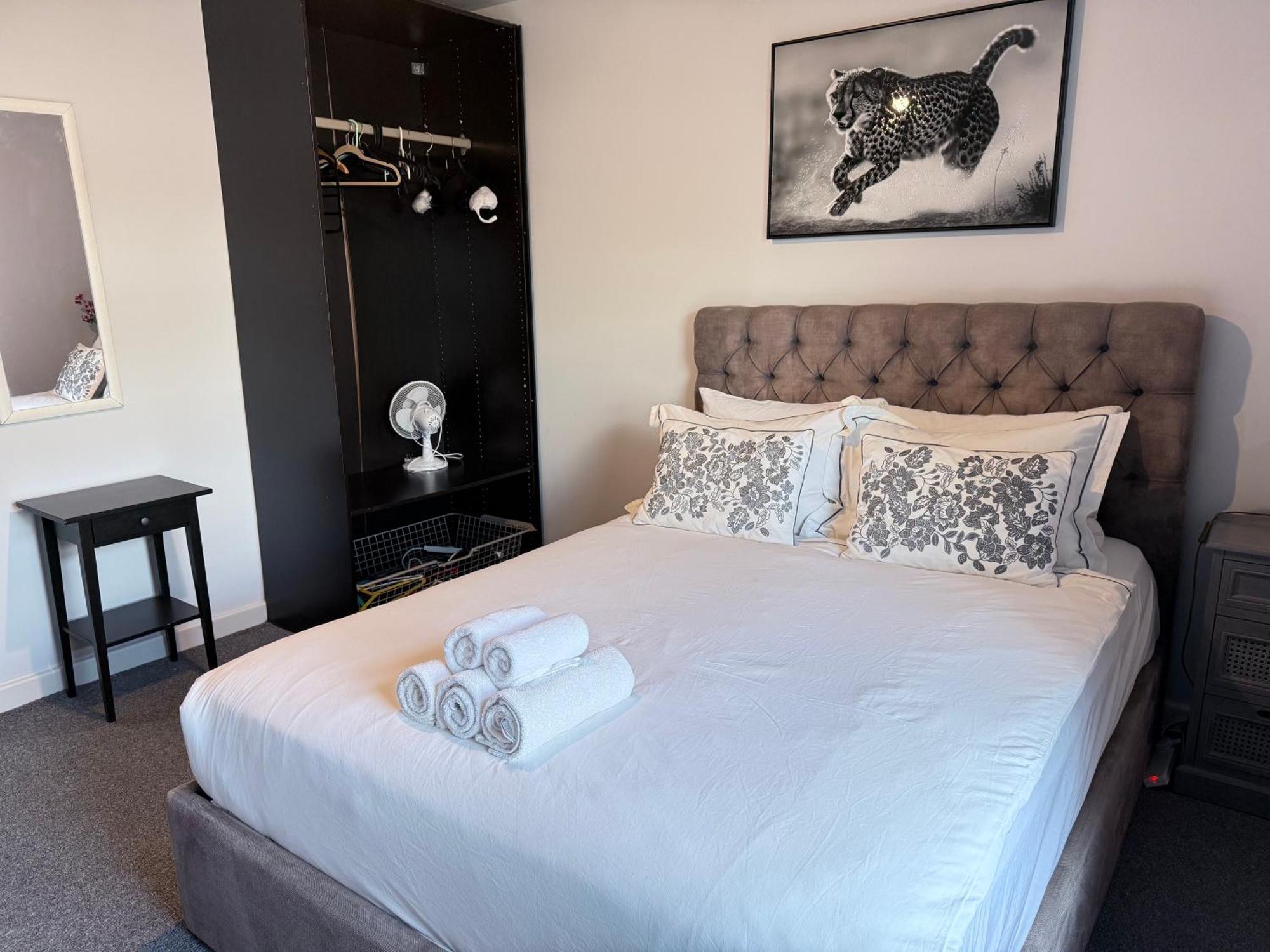 London Luxury Holiday Home B Номер фото
